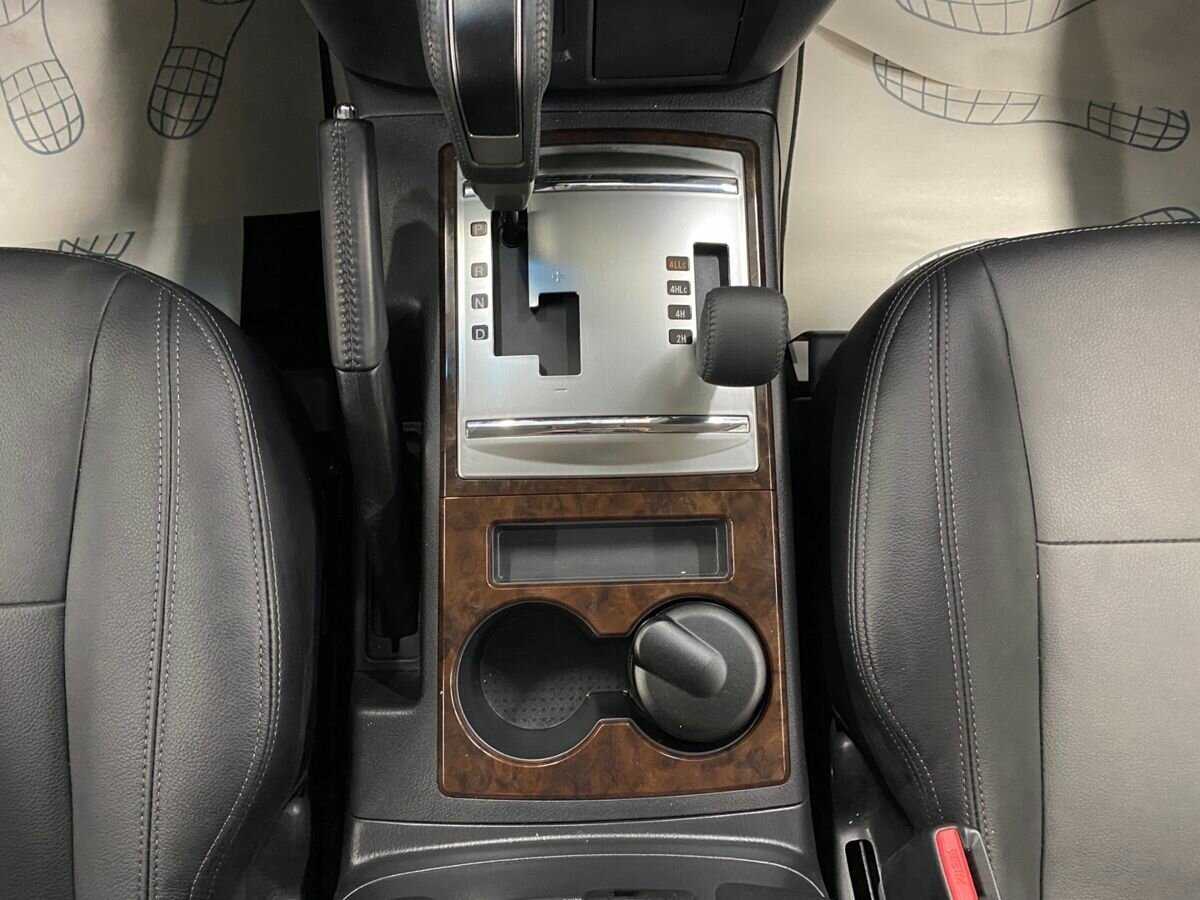 Замена колеса mitsubishi pajero iv / mitsubishi montero / mitsubishi shogun с 2006 года