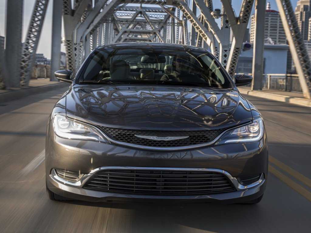 Chrysler 200 - обзор автомобиля