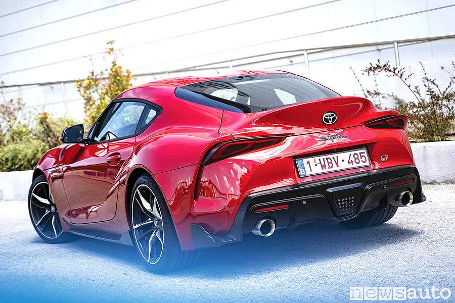 Toyota supra vs jaguar f-type — гонка четырехцилиндровых двигателей
