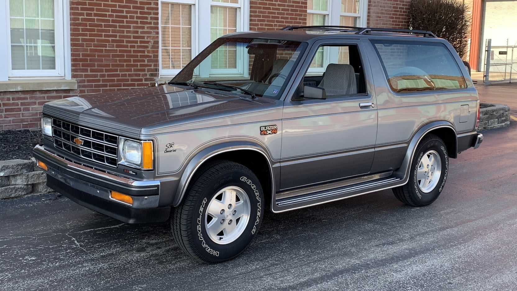 «вечный» внедорожник: рама, рессоры, бензиновый «атмосферник» v8. обзор chevrolet blazer k5 второго поколения - autopeople