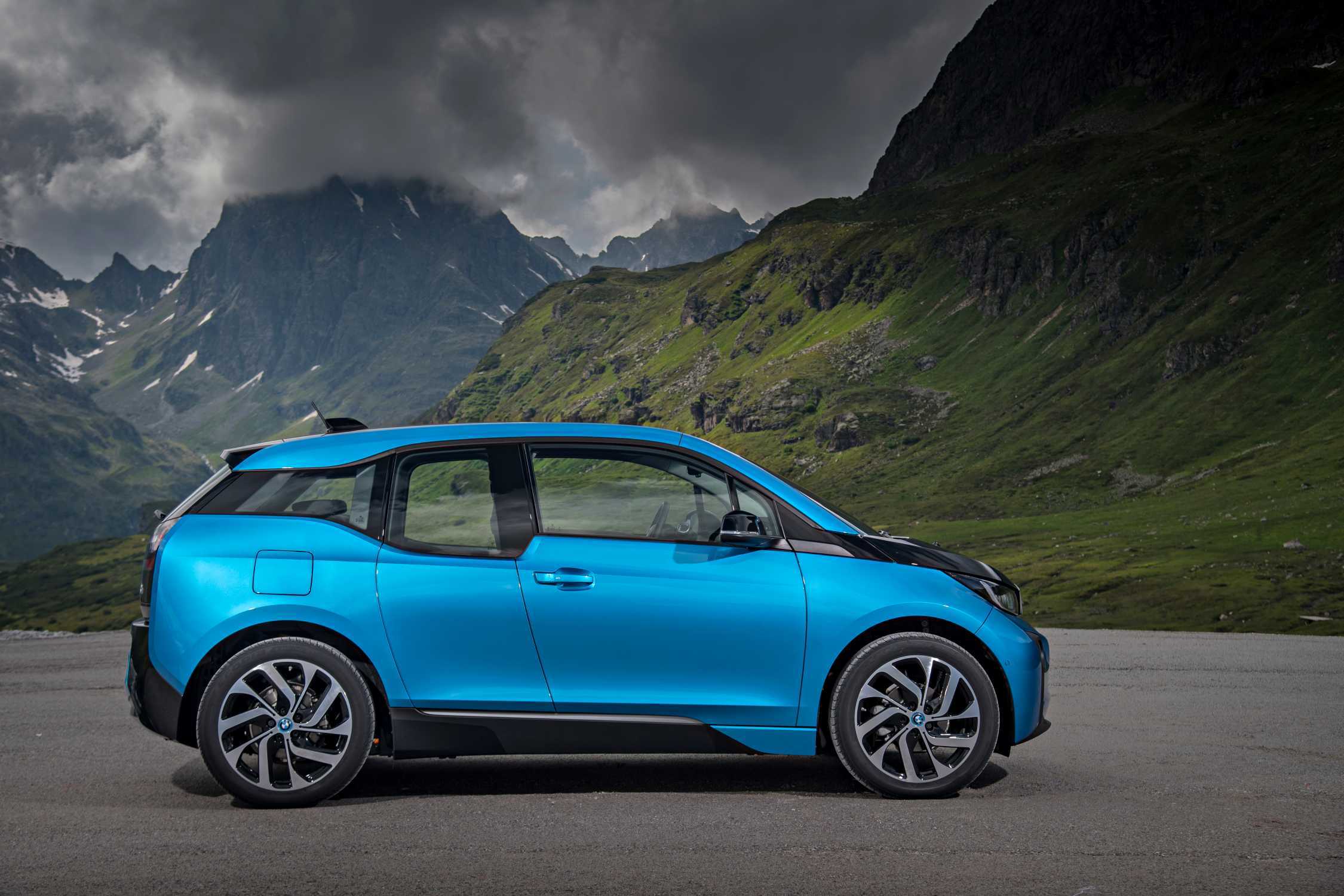 Точная цена автомобиля BMW i3 2022 года выпуска Смотрите прайс-лист модели у дилеров в России