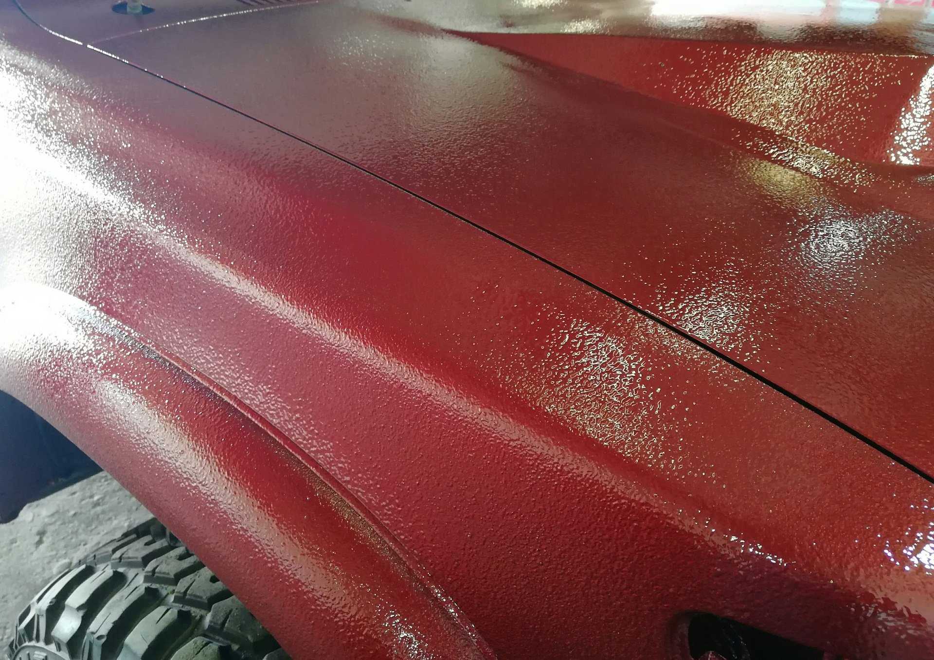 Покрытие автомобиля лаком после покраски