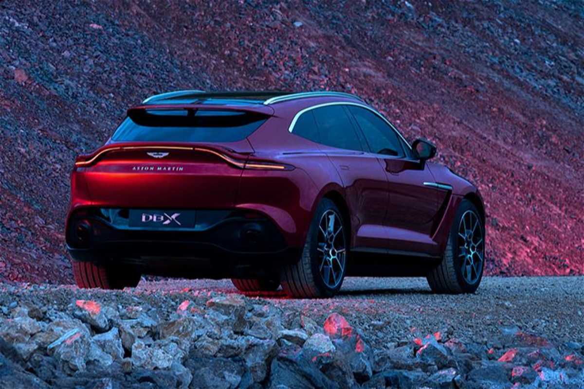 2022 aston martin db11