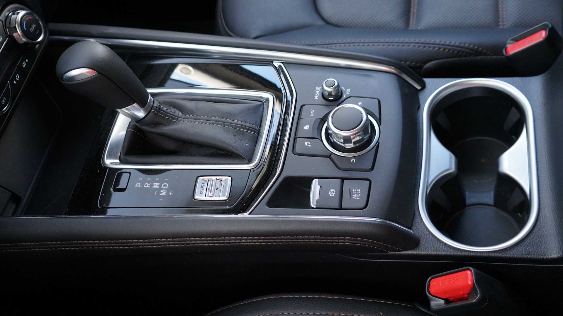 Центральная консоль (автомобиль) - center console (automobile)