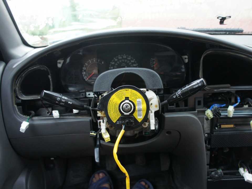 Горит лампочка подушки безопасности: неисправности airbag