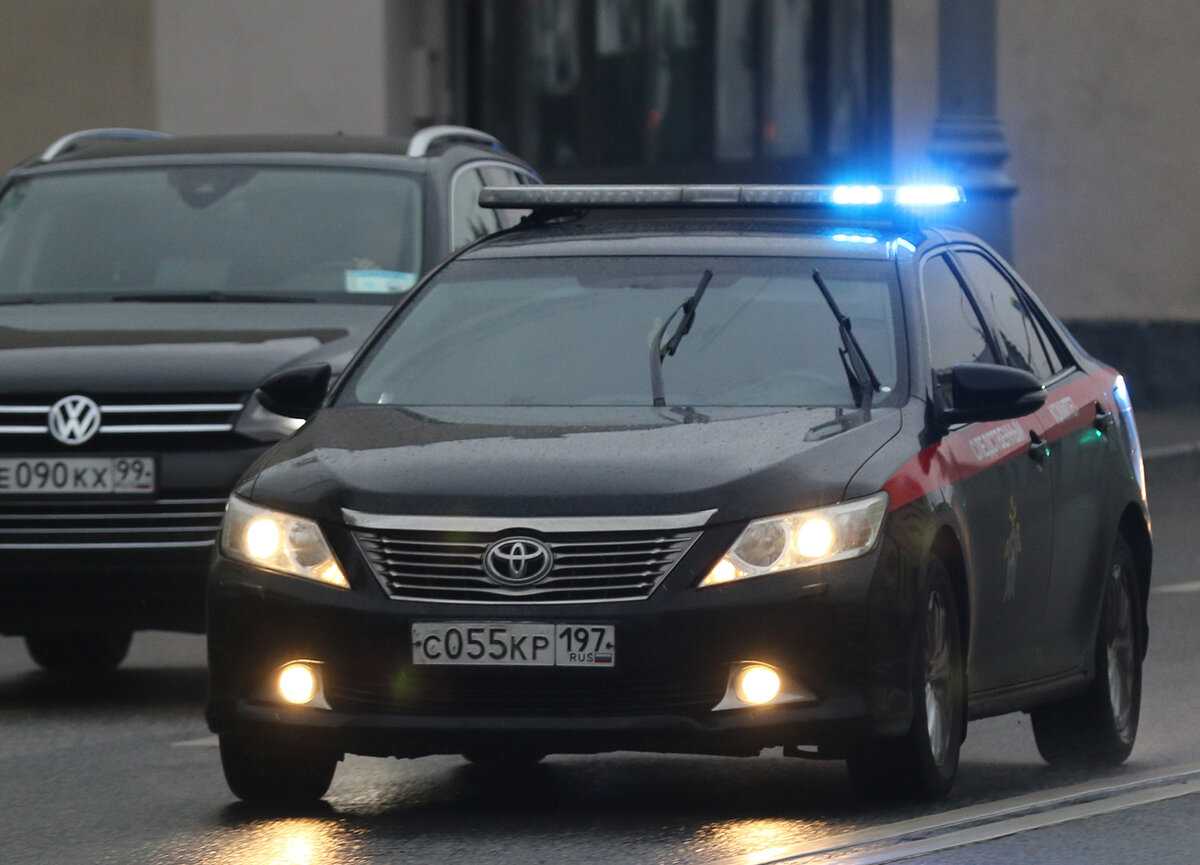 Можно ли нарушать правила, чтобы уступить автомобилю с мигалкой
