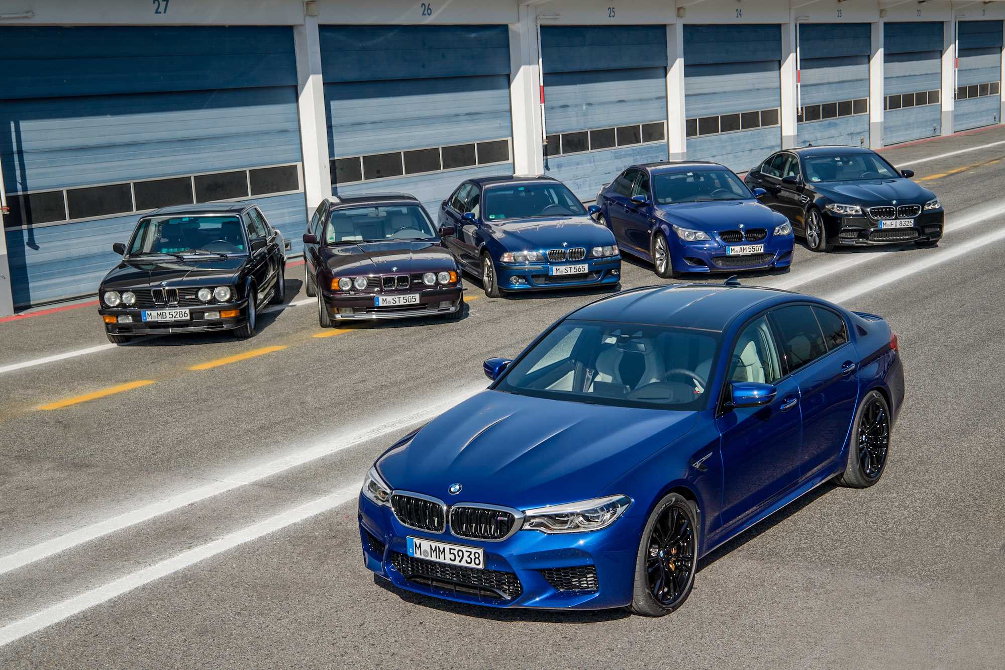 Видеообзоры и тест-драйвы автомобиля BMW M5 помогут составить более полное впечатление о модели