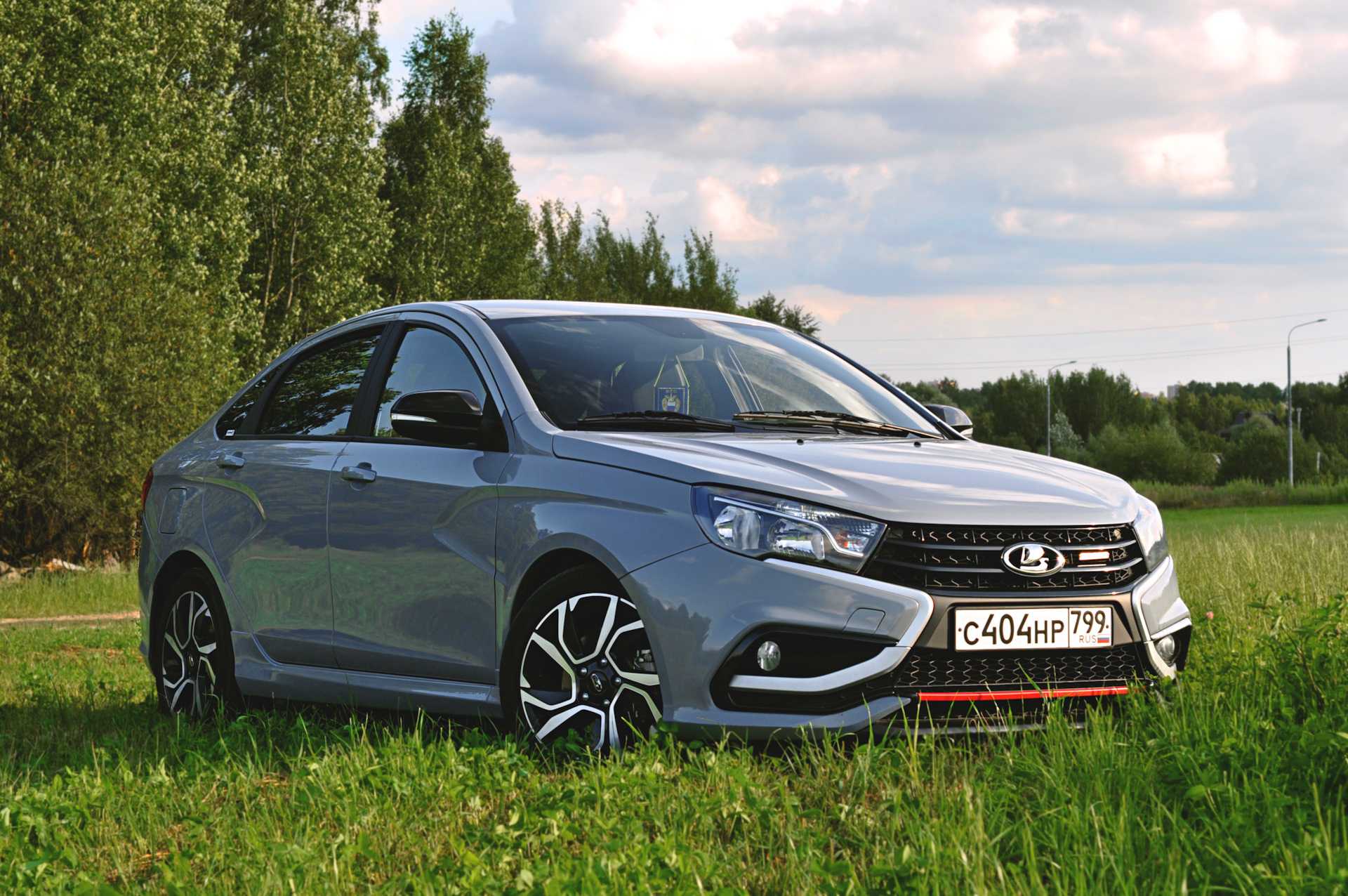 Пять фактов за и против покупки lada vesta