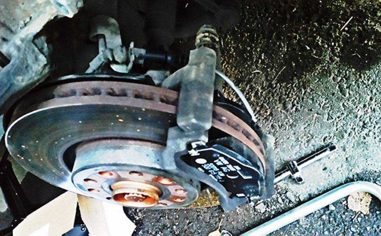 Замена передних тормозных колодок skoda octavia a5: описание, процессы