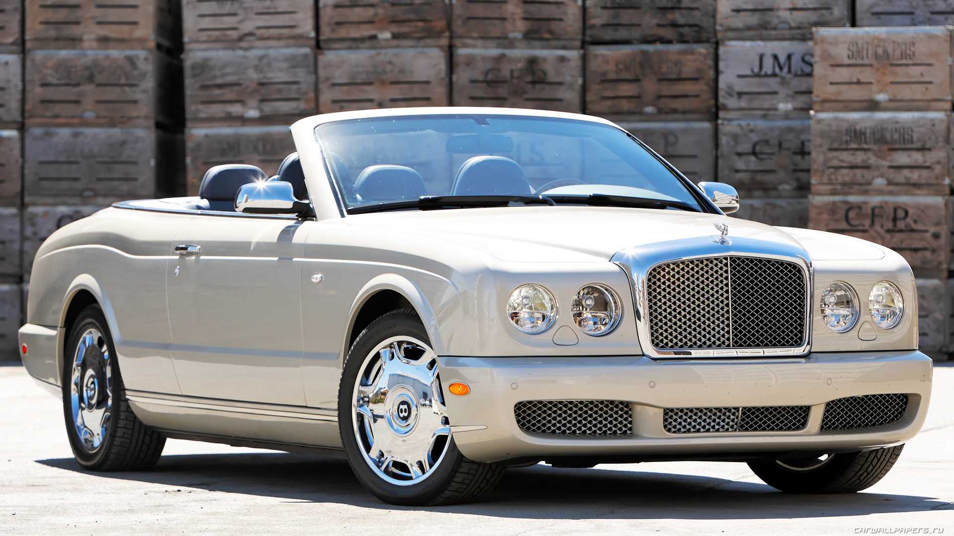 Компания bentley предложит специальную версию azure для всей гаммы моделей