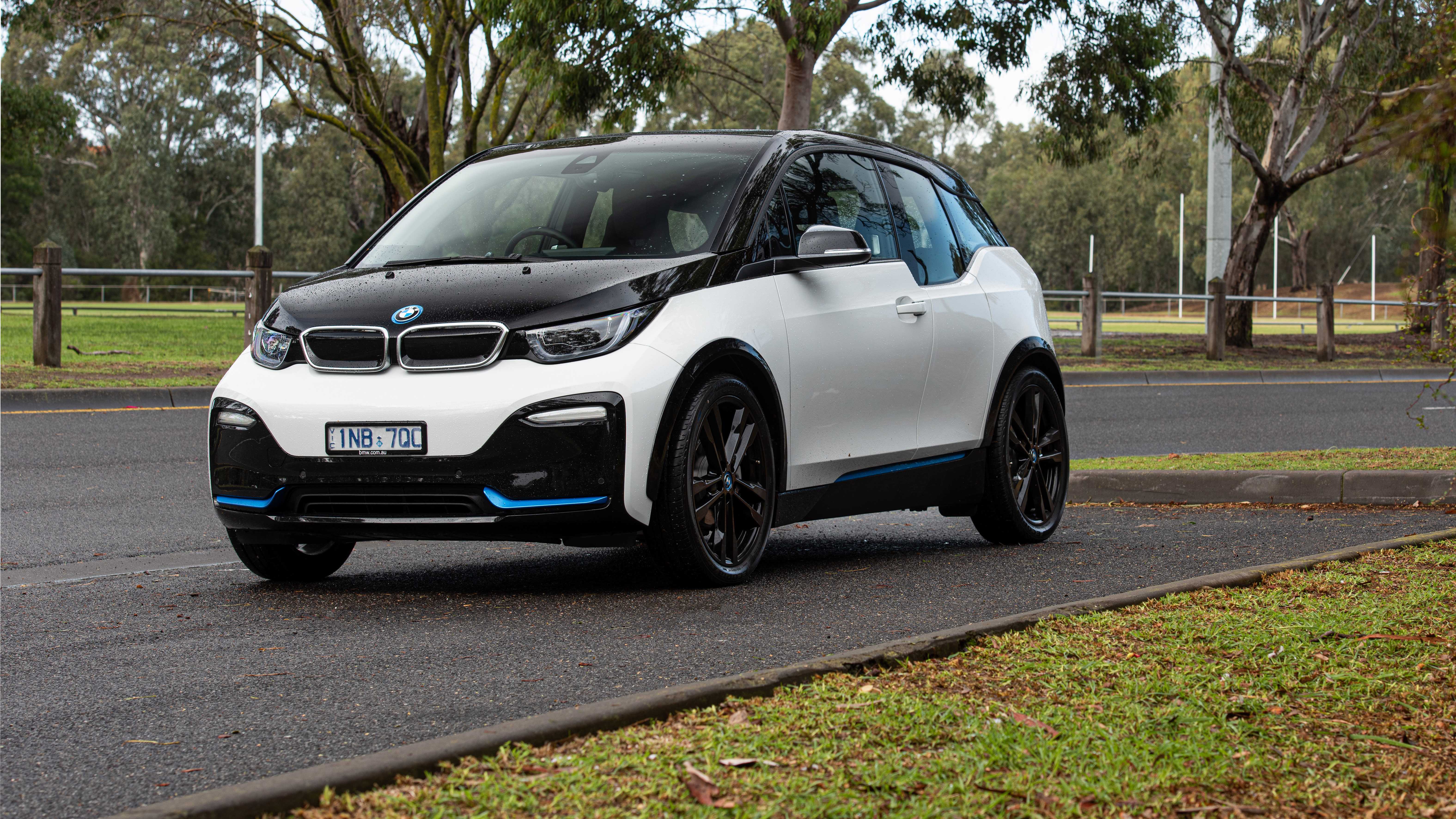 Точная цена автомобиля BMW i3 2022 года выпуска Смотрите прайс-лист модели у дилеров в России